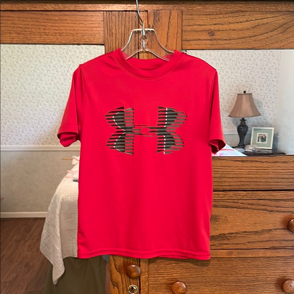 Boys Under Armour YXS (Size 7) Heatgear T-Shirt